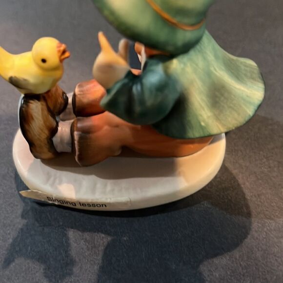 M J HUMMEL “Breathing Lessons.” Vintage figure signed 1970 exc condition - Picture 6 of 6